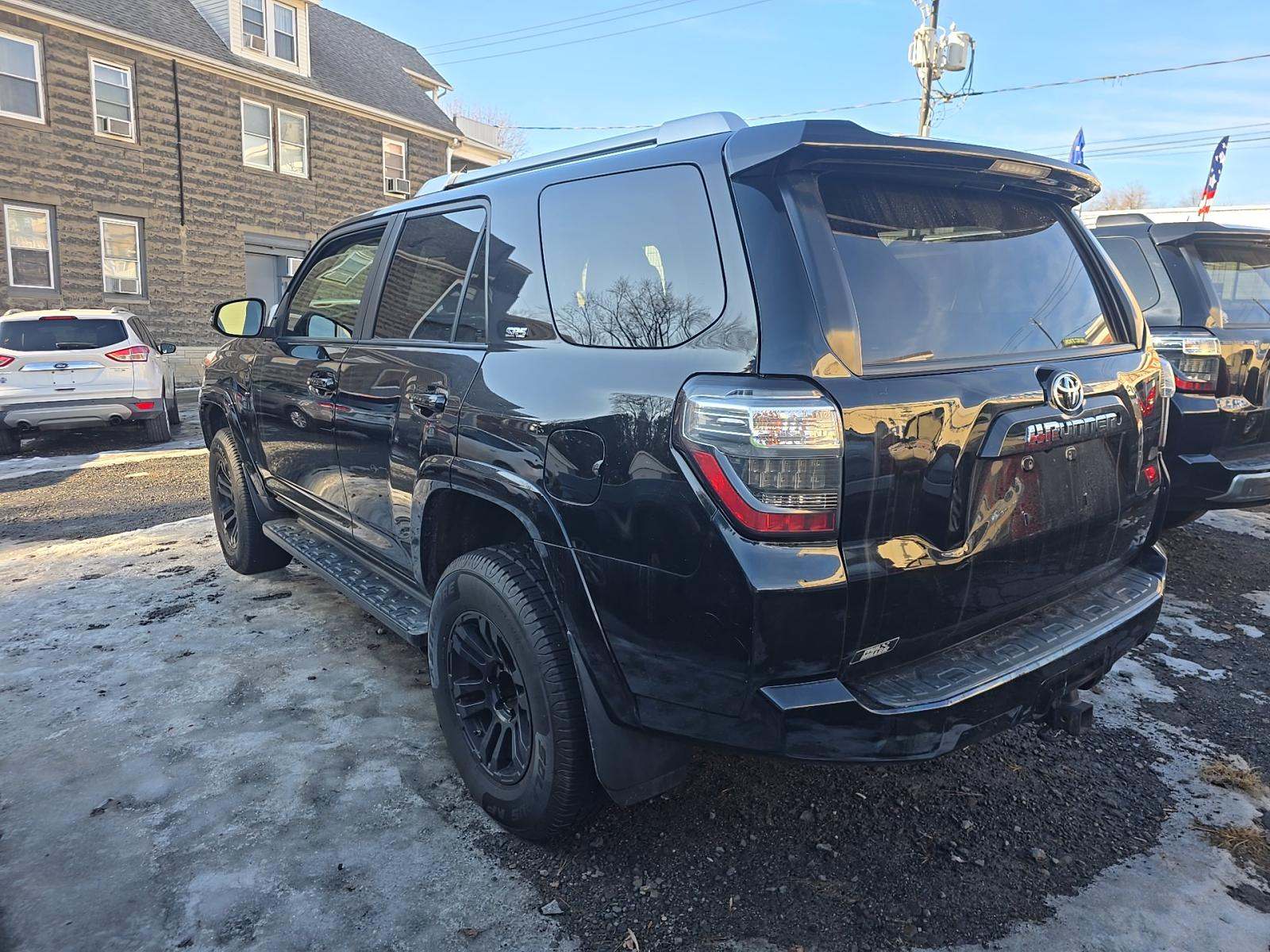 Toyota 4Runner 2015 — photo 2