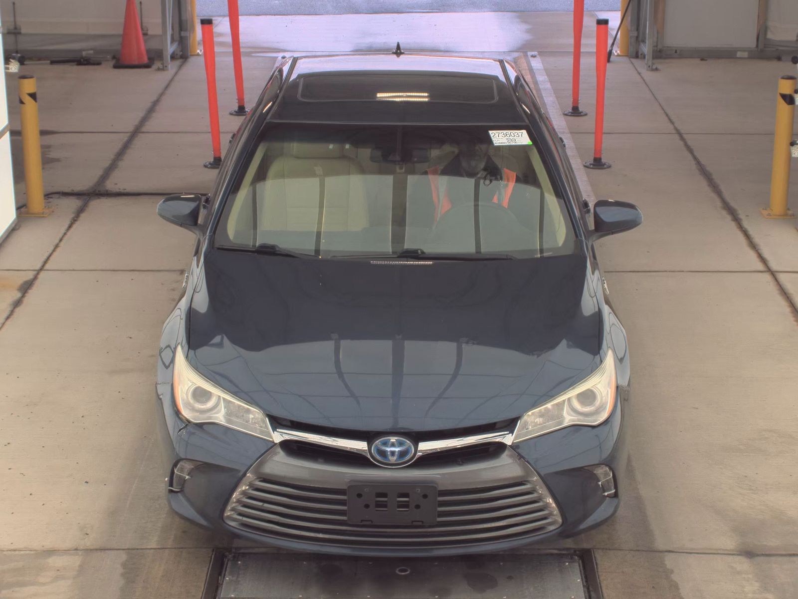 Toyota Camry 2016 — photo 2