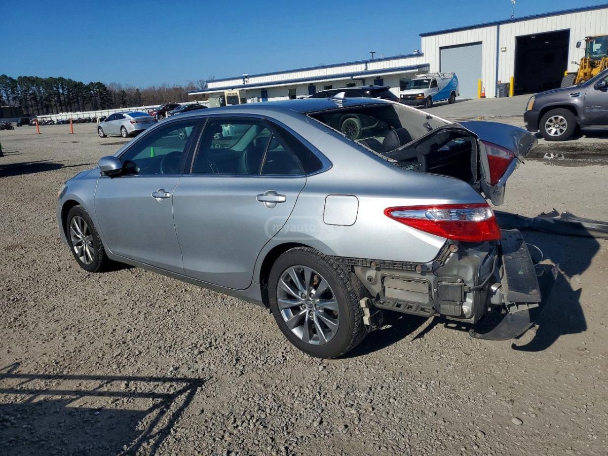 Toyota Camry 2016 — photo 2