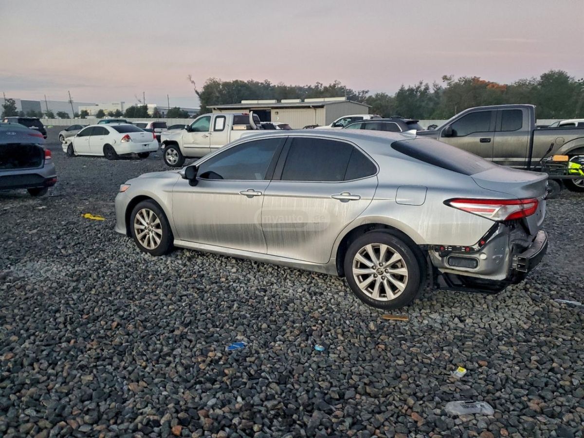 Toyota Camry 2020 — photo 2