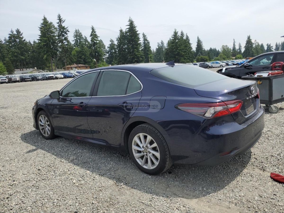 Toyota Camry 2021 — photo 2