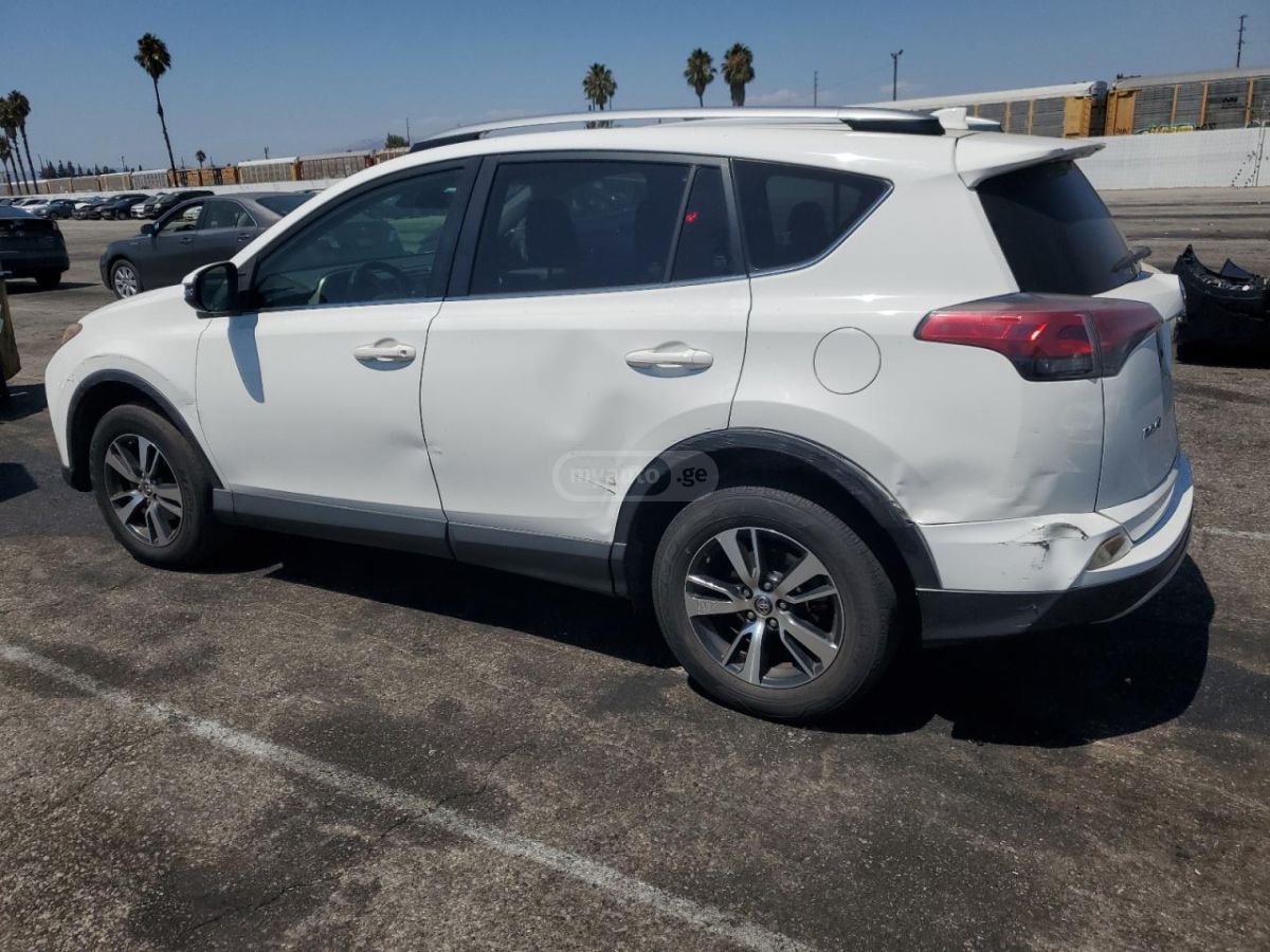 Toyota RAV4 2018 — photo 2