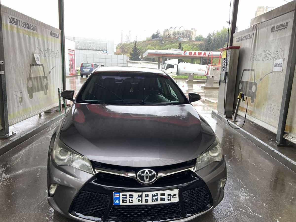 Toyota Camry 2016 — photo 2
