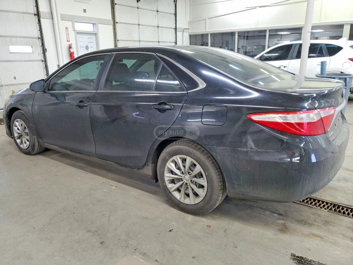 Toyota Camry 2015 — photo 2