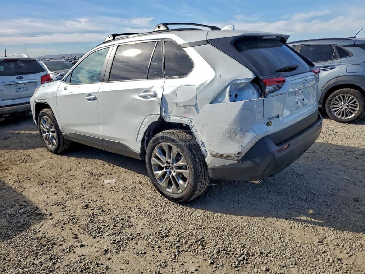 Toyota RAV 4 2023 — photo 2