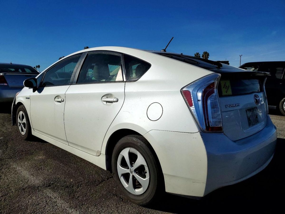 Toyota Prius 2014 — photo 2