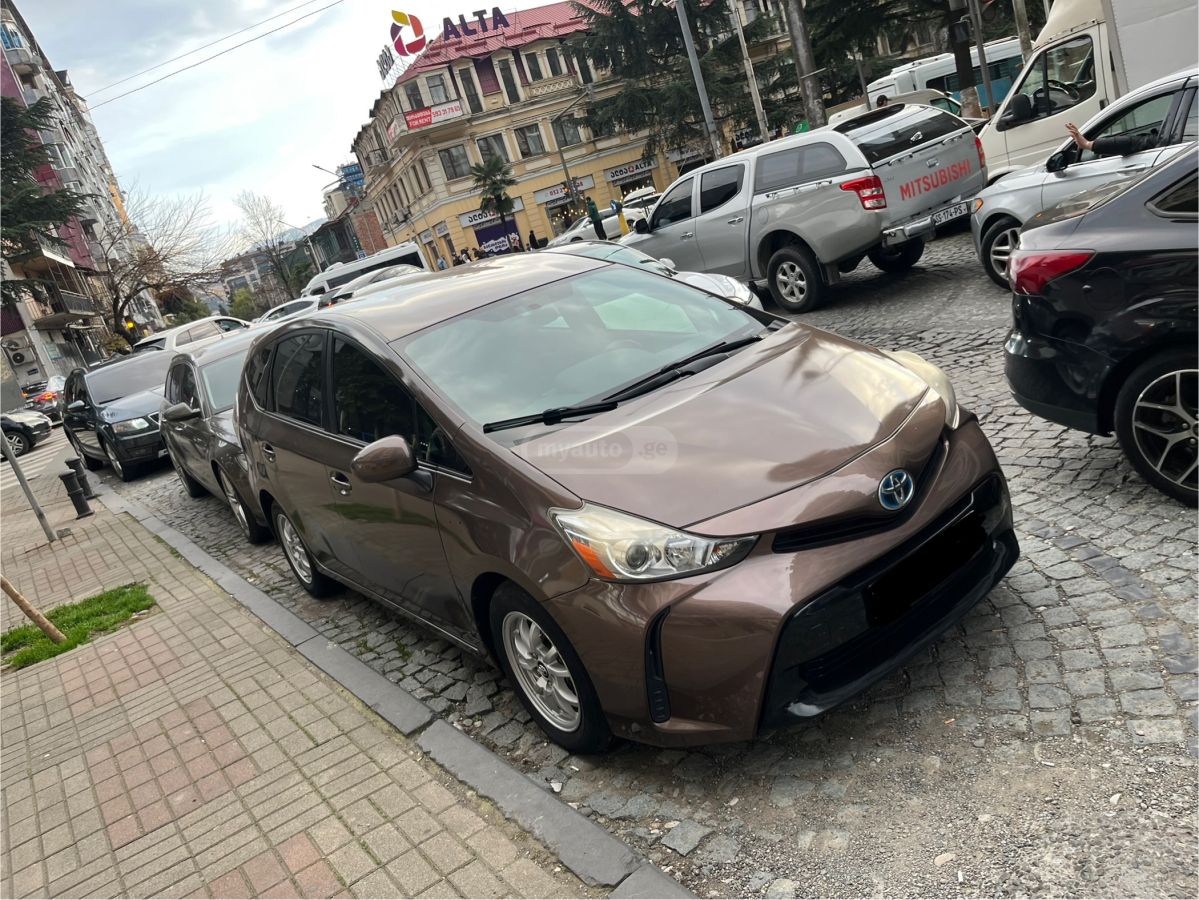 Toyota Prius V