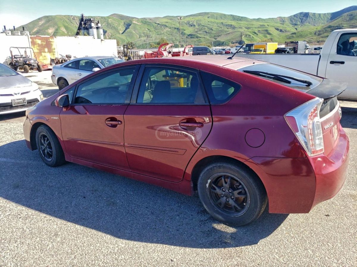 Toyota Prius 2015 — photo 2