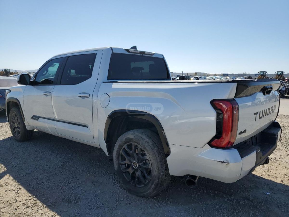 Toyota Tundra 2024 — photo 2