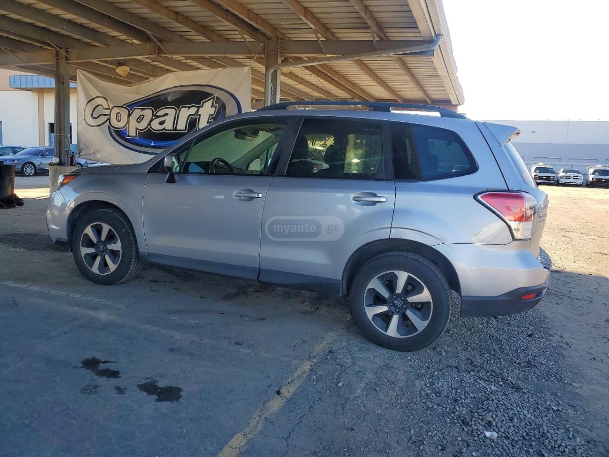 Subaru Forester 2018 — photo 2