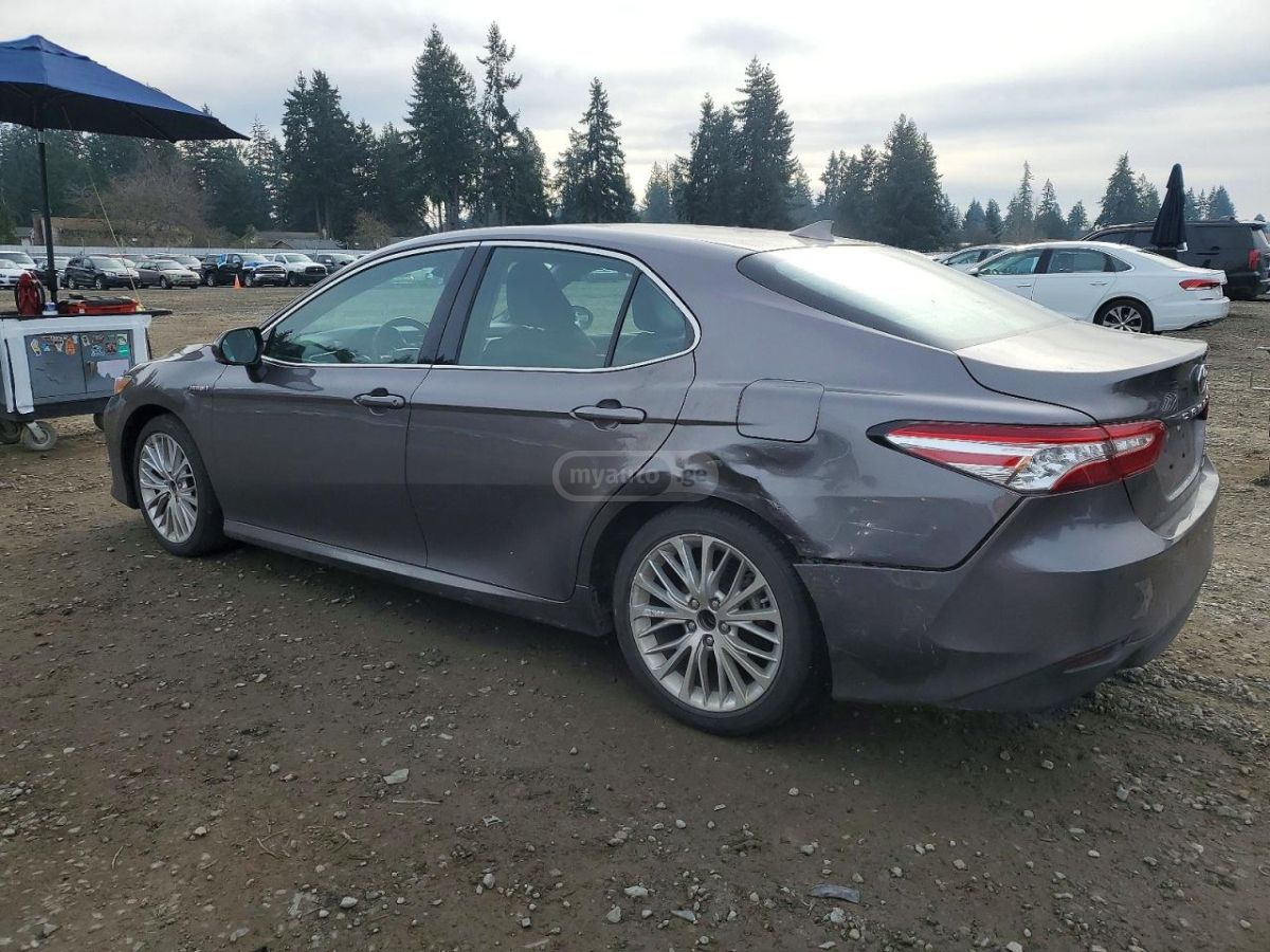 Toyota Camry 2018 — photo 2