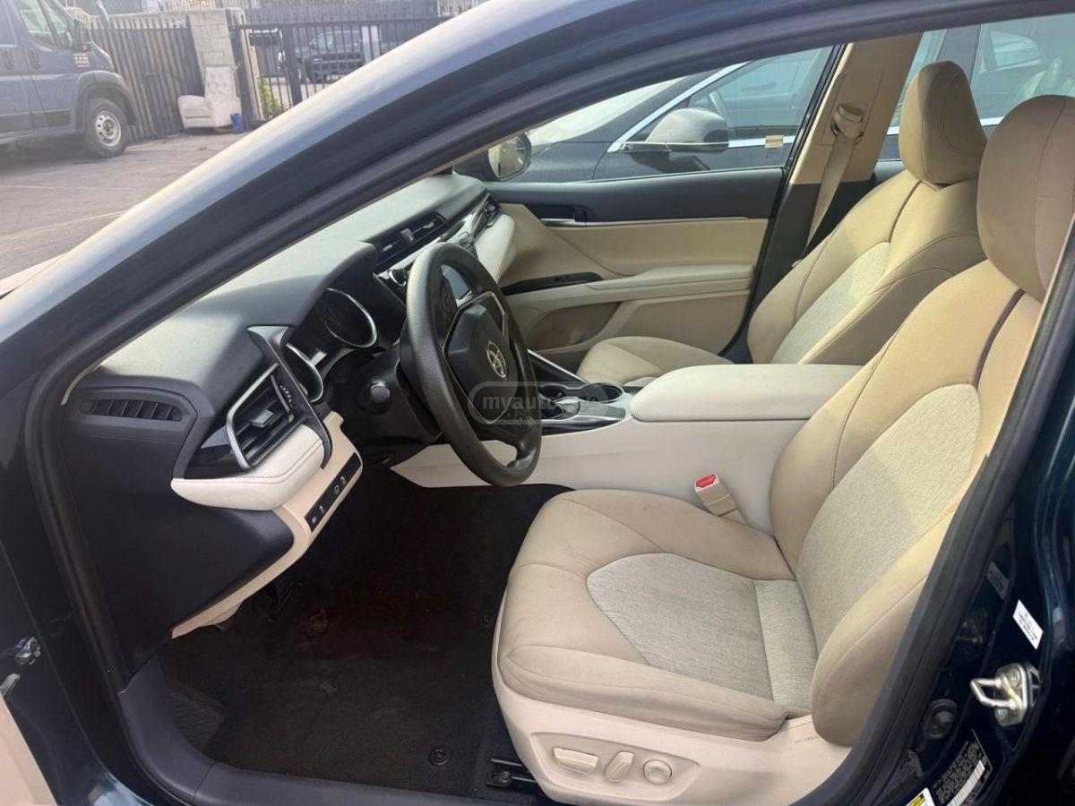 Toyota Camry 2019 — photo 2