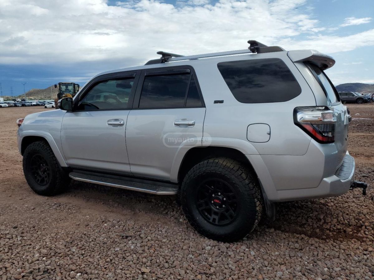 Toyota 4Runner 2021 — photo 2