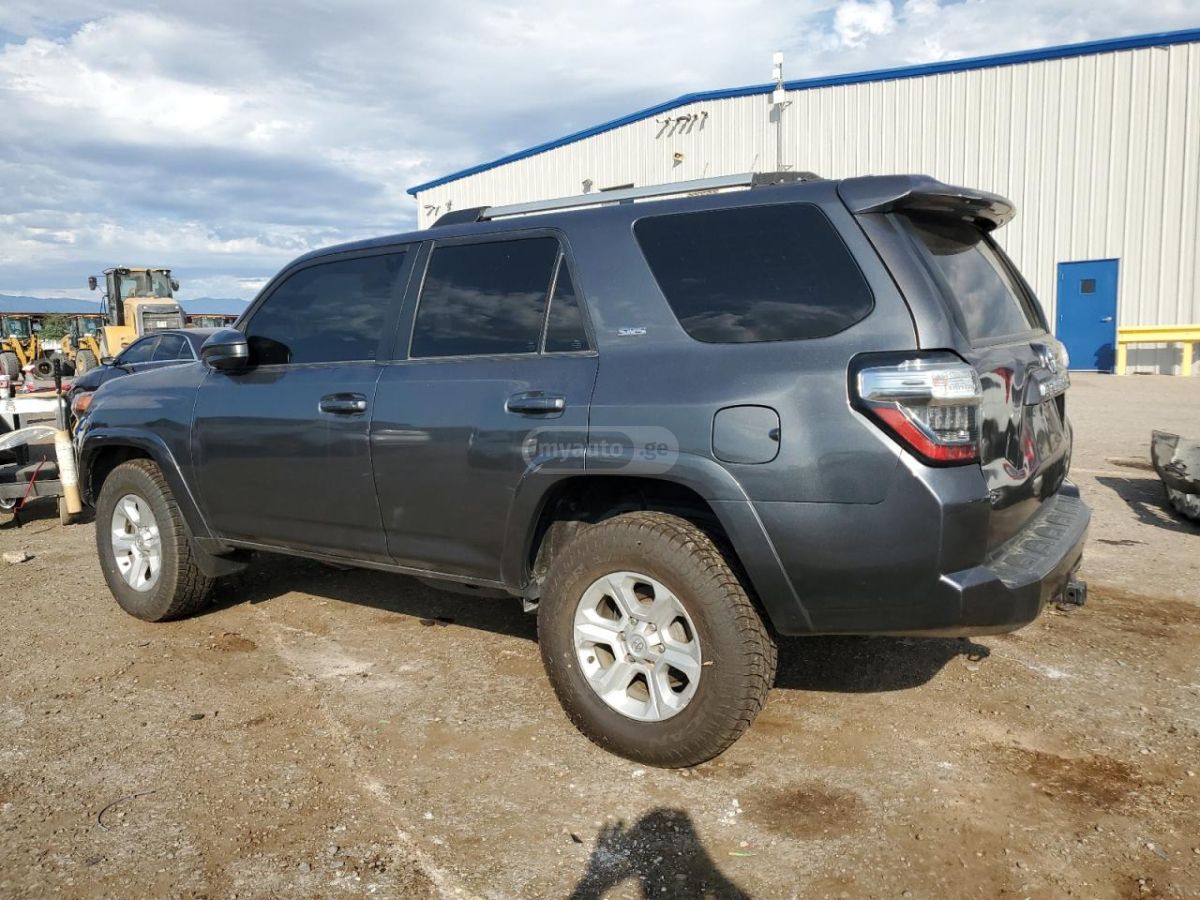 Toyota 4Runner 2022 — photo 2