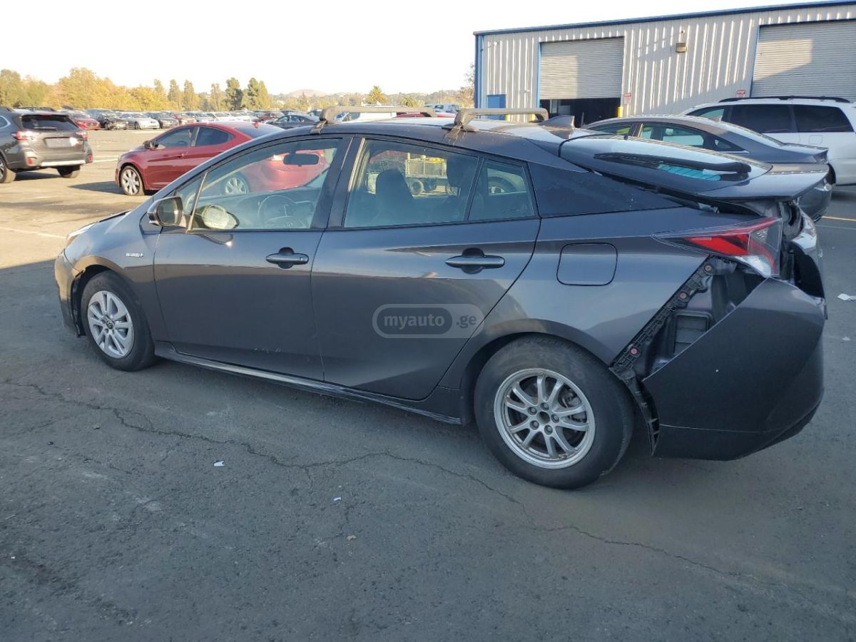 Toyota Prius 2016 — photo 2
