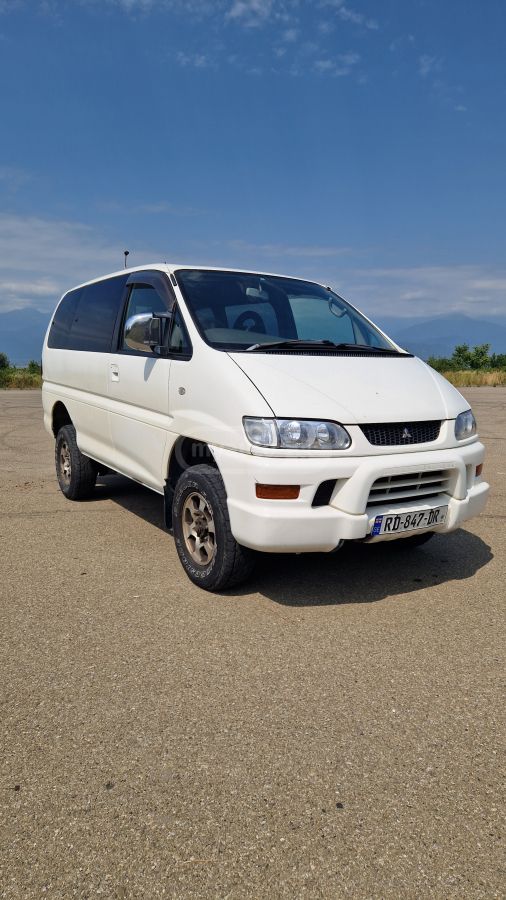 Mitsubishi Delica 2004 — photo 2
