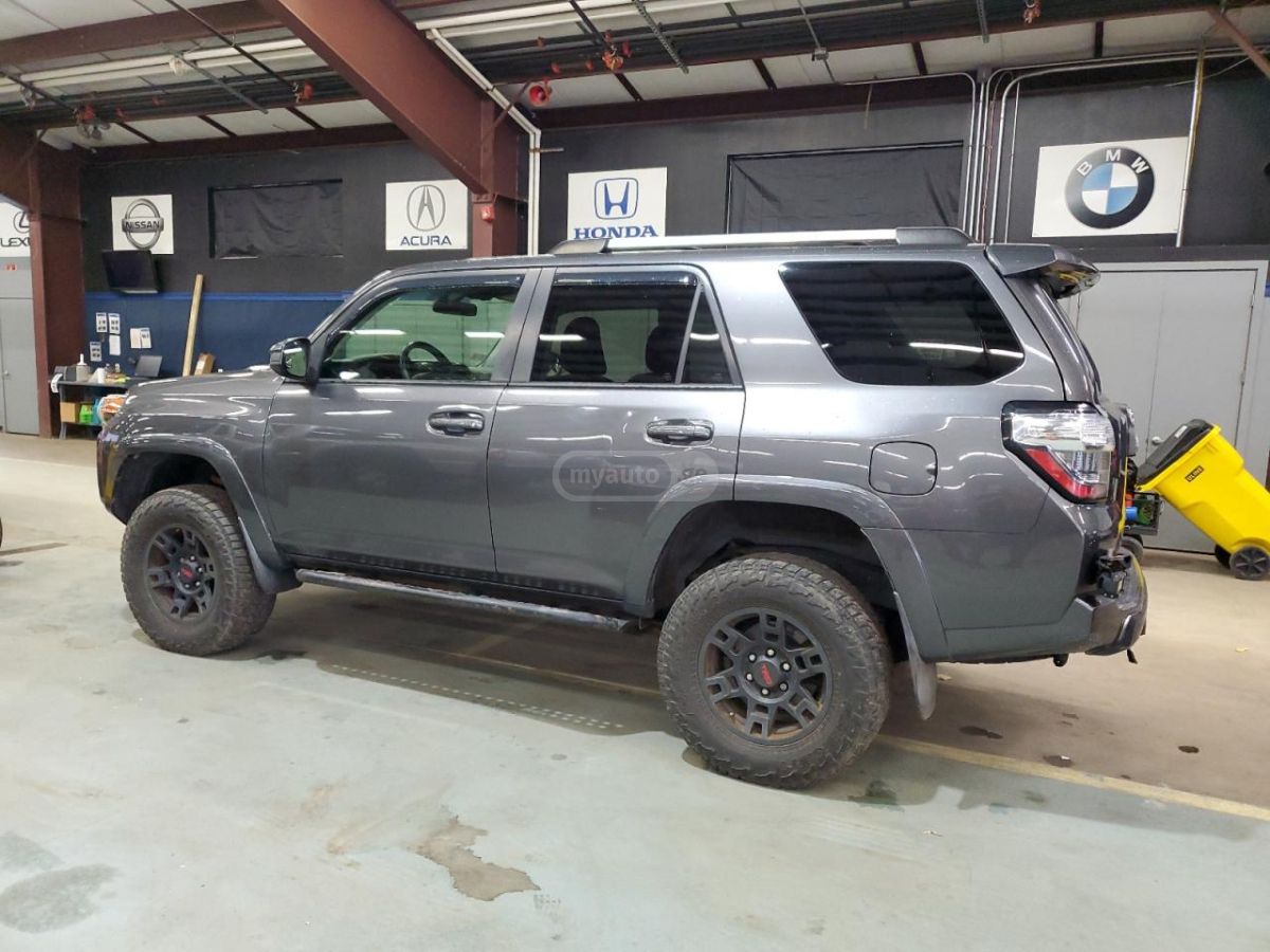 Toyota 4Runner 2016 — photo 2