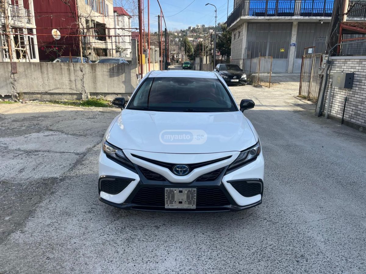Toyota Camry 2021 — photo 2