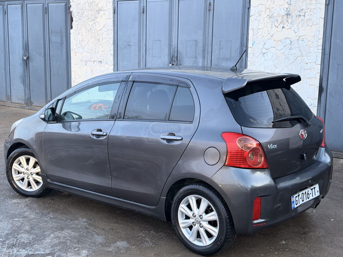 Toyota Vitz 2010 — photo 2