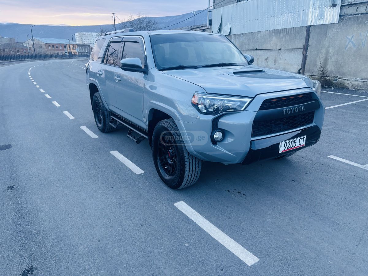 Toyota 4Runner 2017 — photo 2