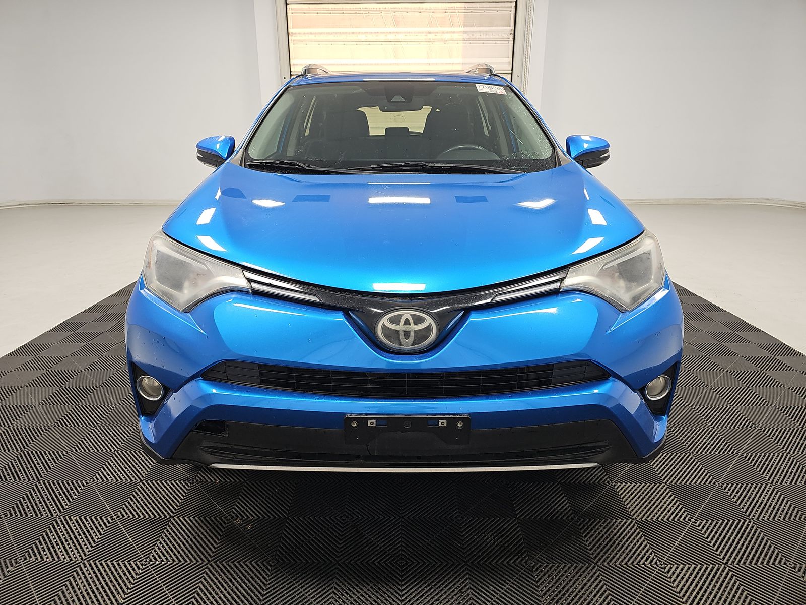 Toyota RAV4 2017 — photo 2