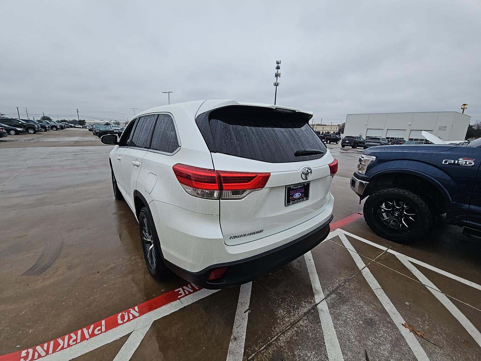 Toyota Highlander 2018 — photo 2