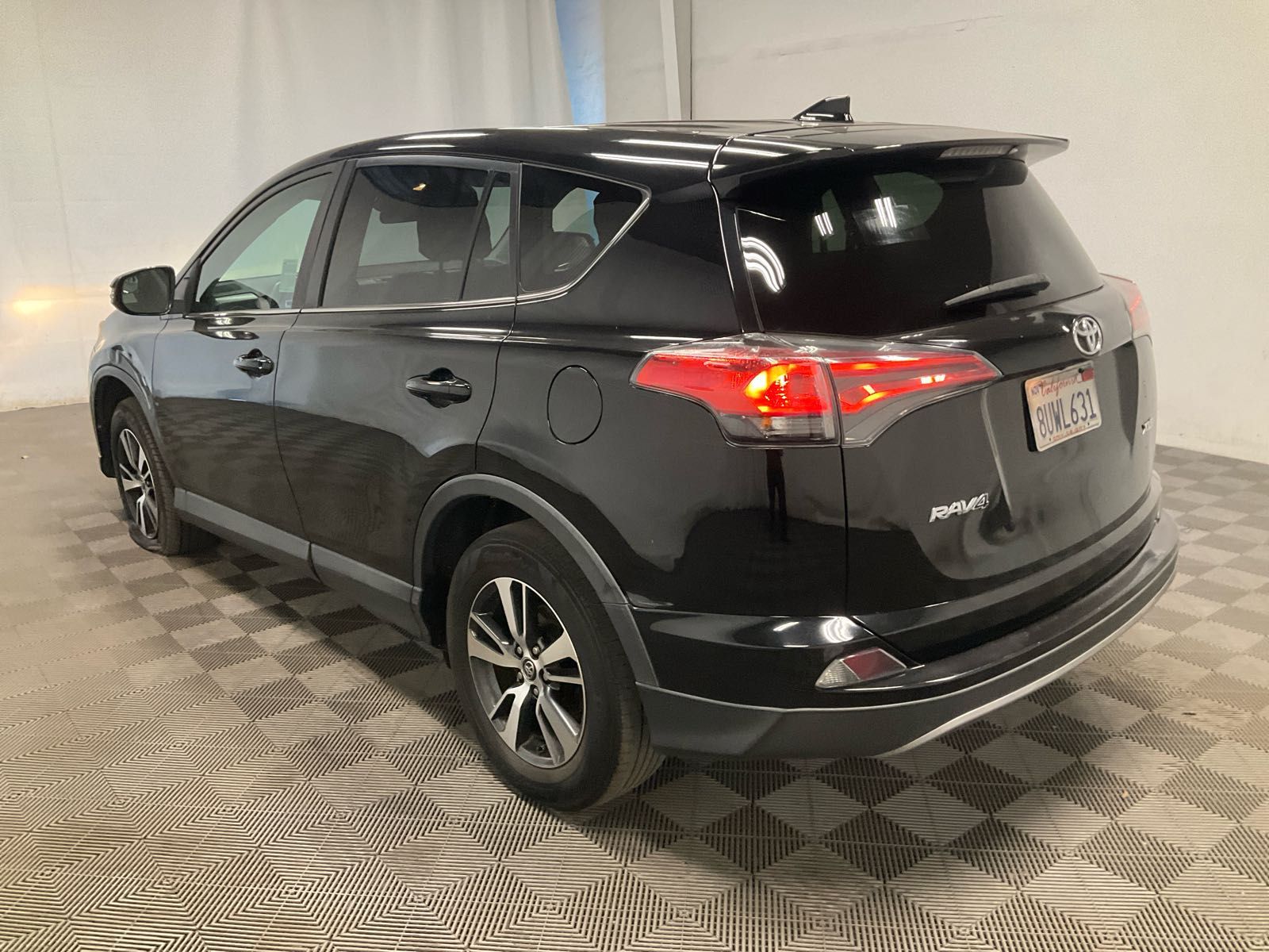 Toyota RAV4 2018 — photo 2