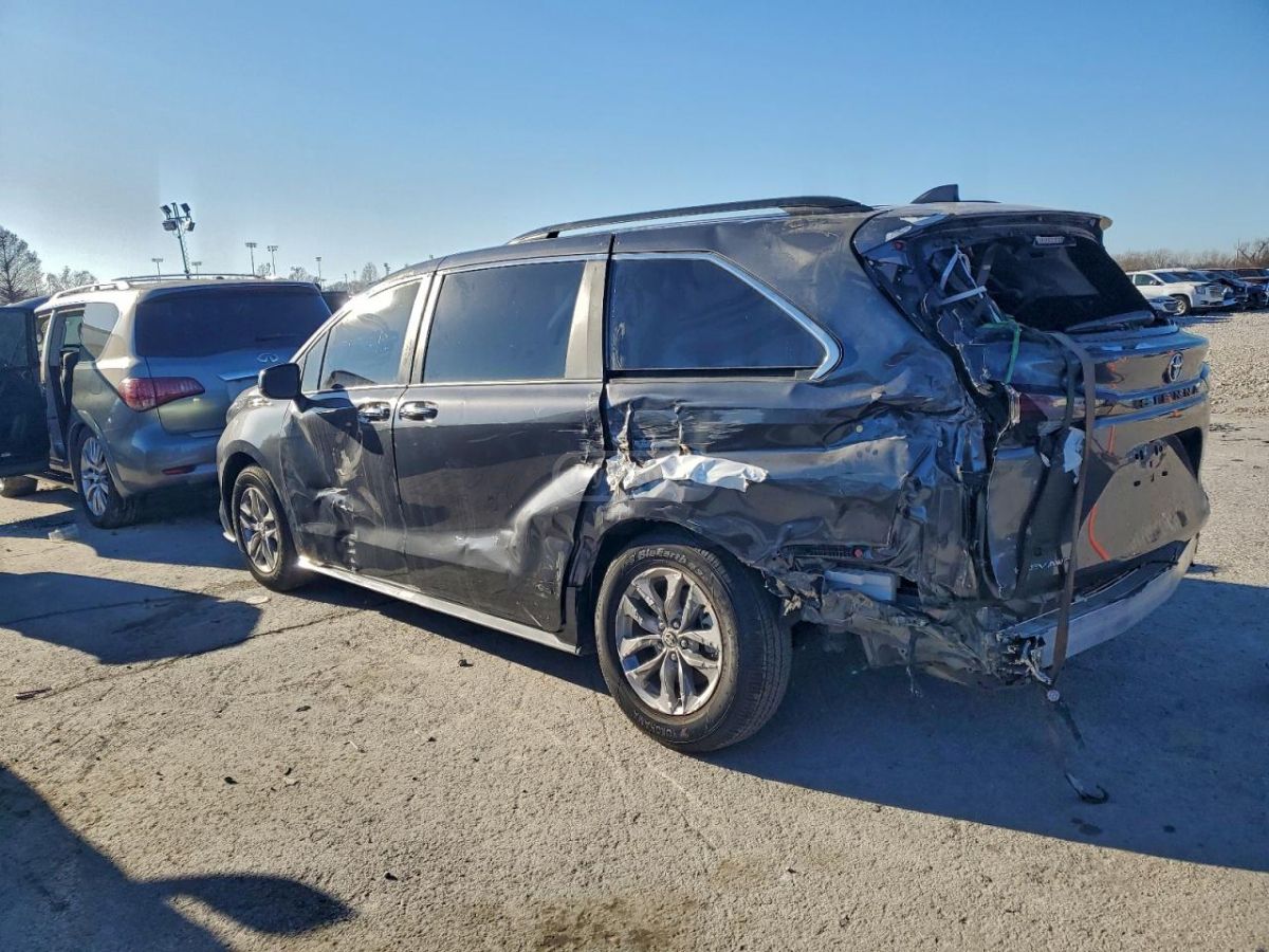 Toyota Sienna 2025 — photo 2