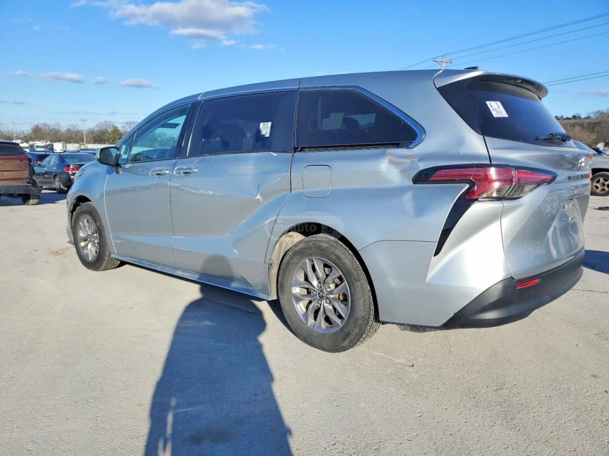 Toyota Sienna 2021 — photo 2
