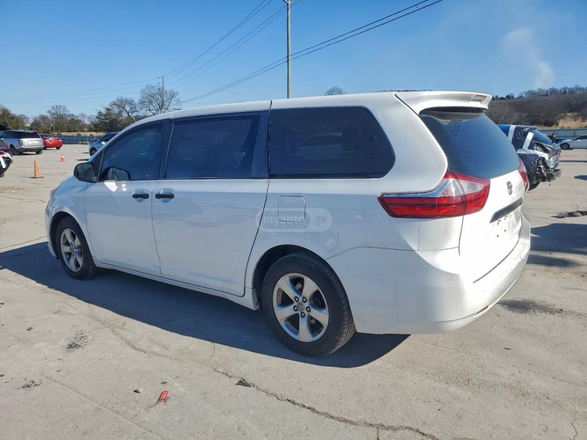 Toyota Sienna 2017 — photo 2