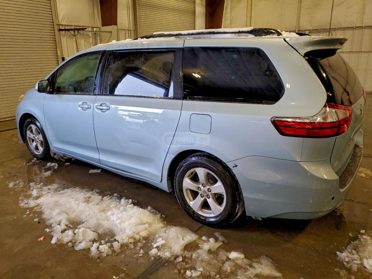 Toyota Sienna 2015 — photo 2