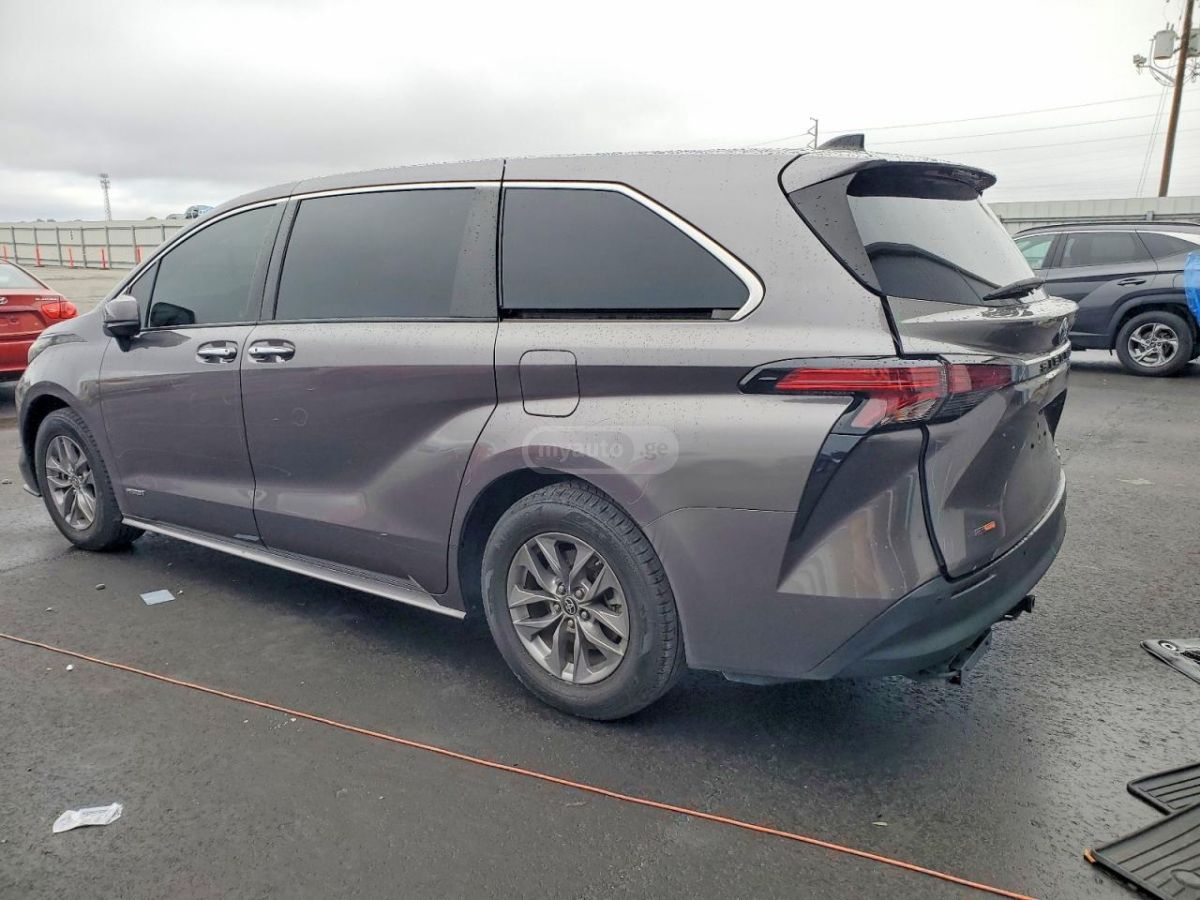 Toyota Sienna 2021 — photo 2