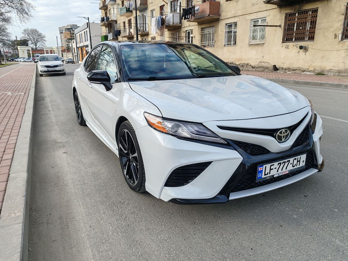 Toyota Camry 2019 — photo 2