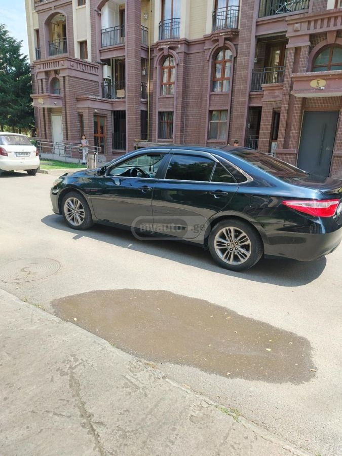 Toyota Camry 2016 — photo 2