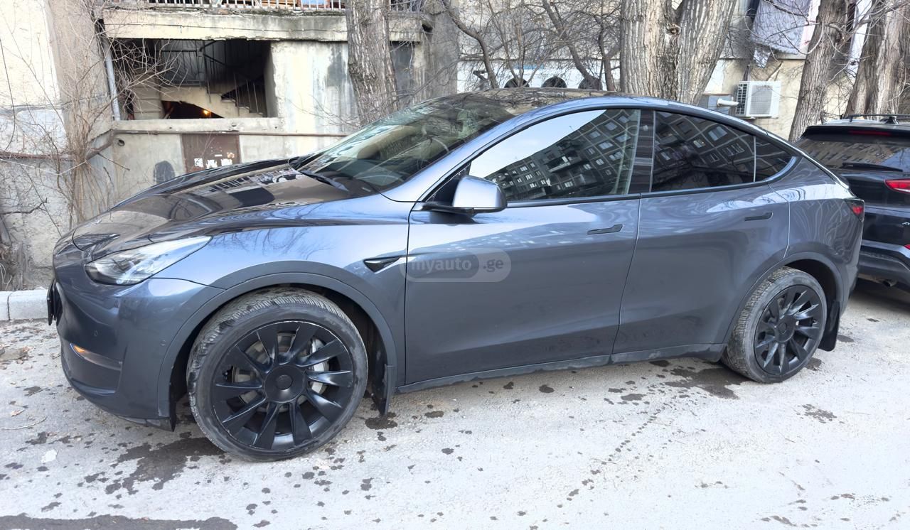 Tesla Model Y 2021 — photo 2