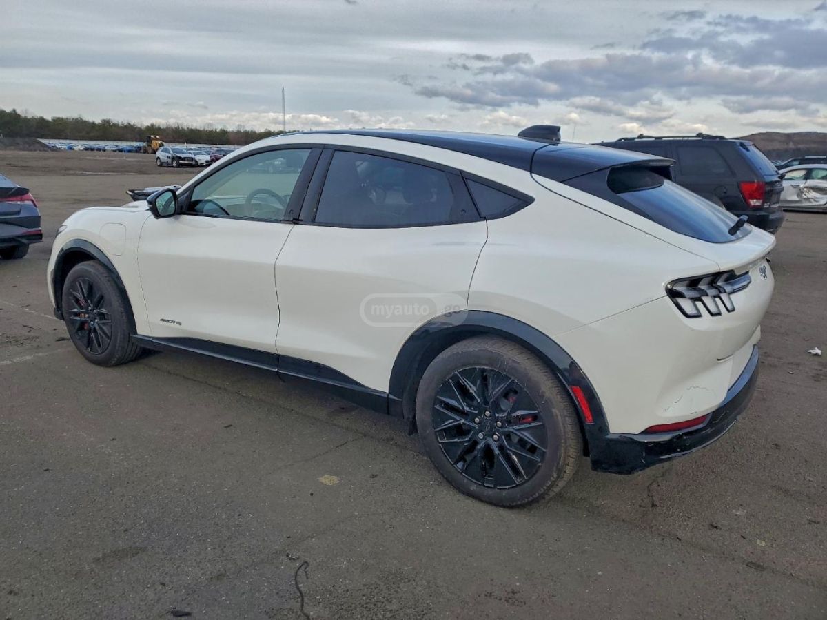 Ford Mustang Mach-E 2025 — photo 2