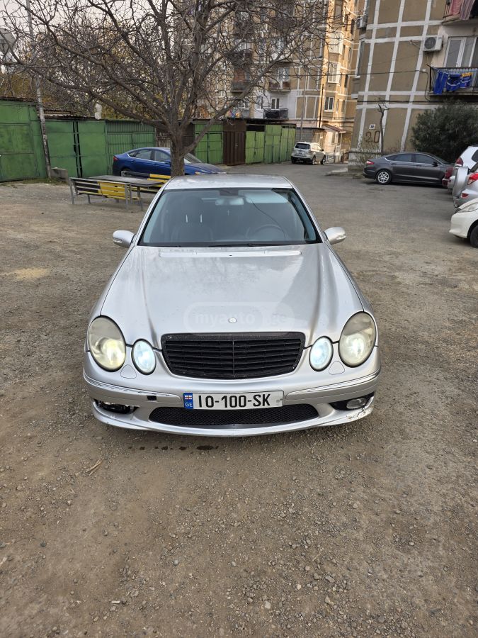 Mercedes-Benz E 320