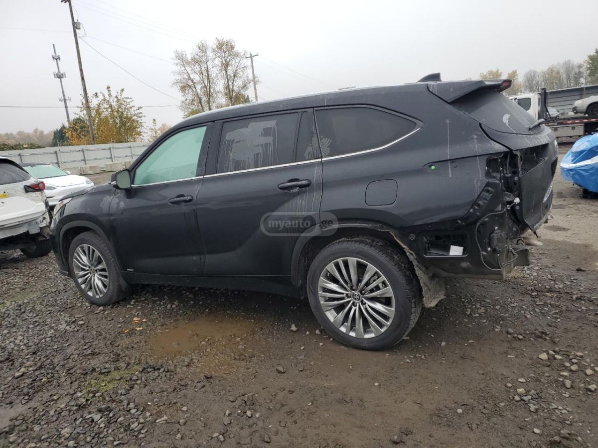 Toyota Highlander 2022 — photo 2
