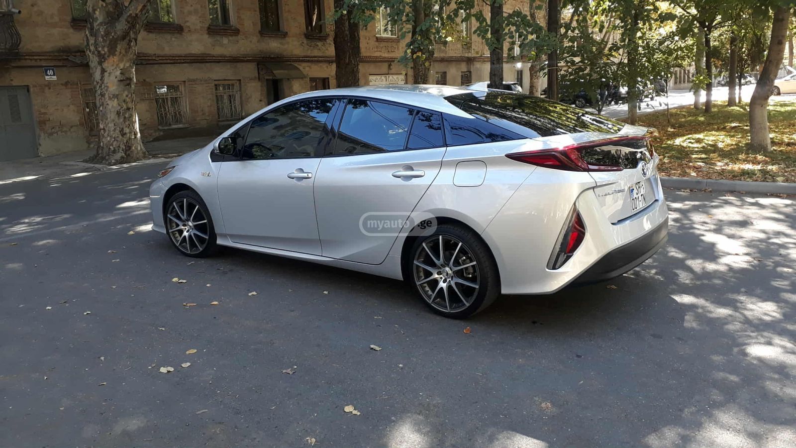 Toyota Prius 2017 — photo 2