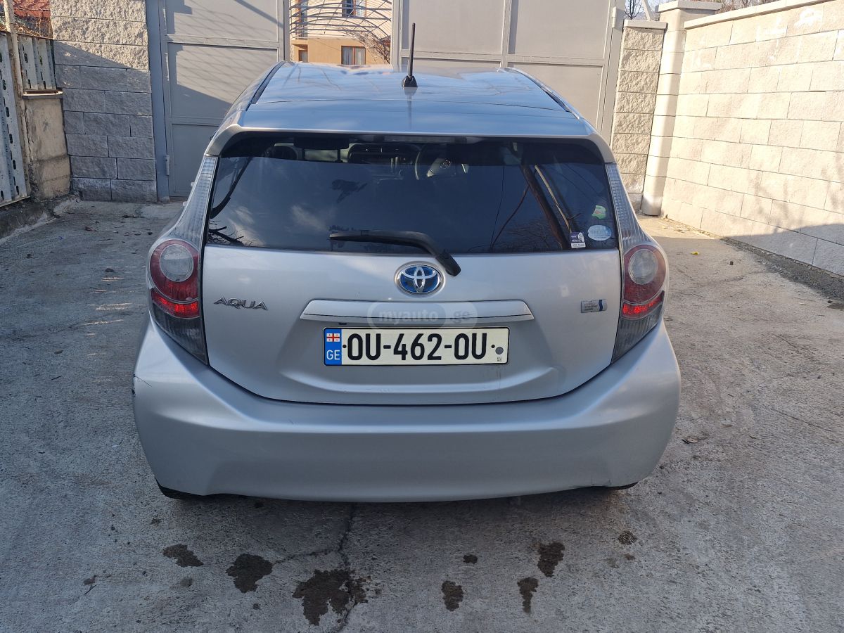 Toyota Aqua 2012 — photo 2