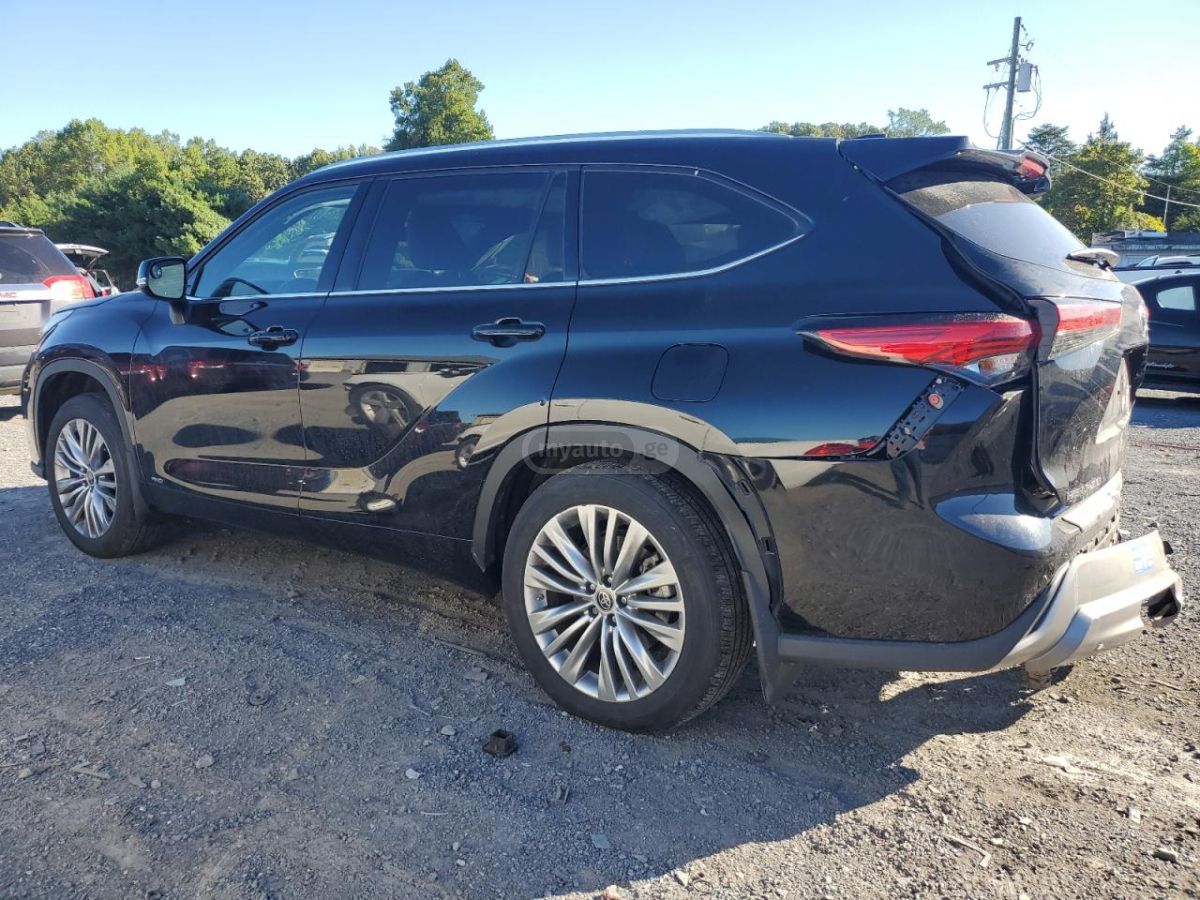 Toyota Highlander 2022 — photo 2