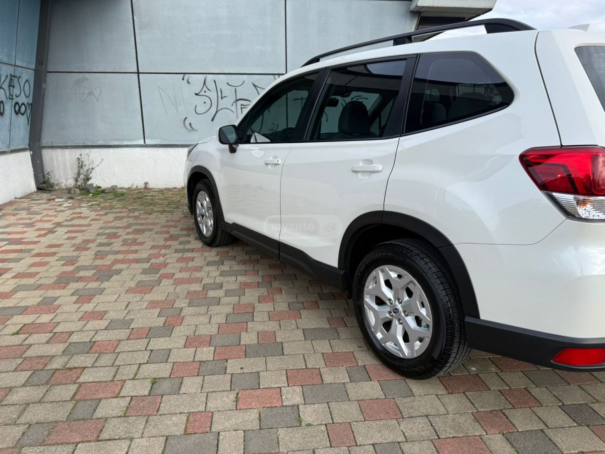 Subaru Forester 2018 — photo 2