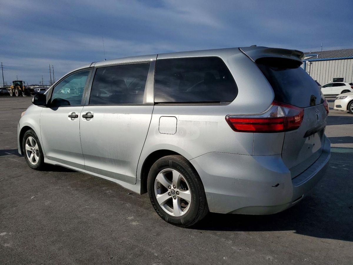 Toyota Sienna 2020 — photo 2