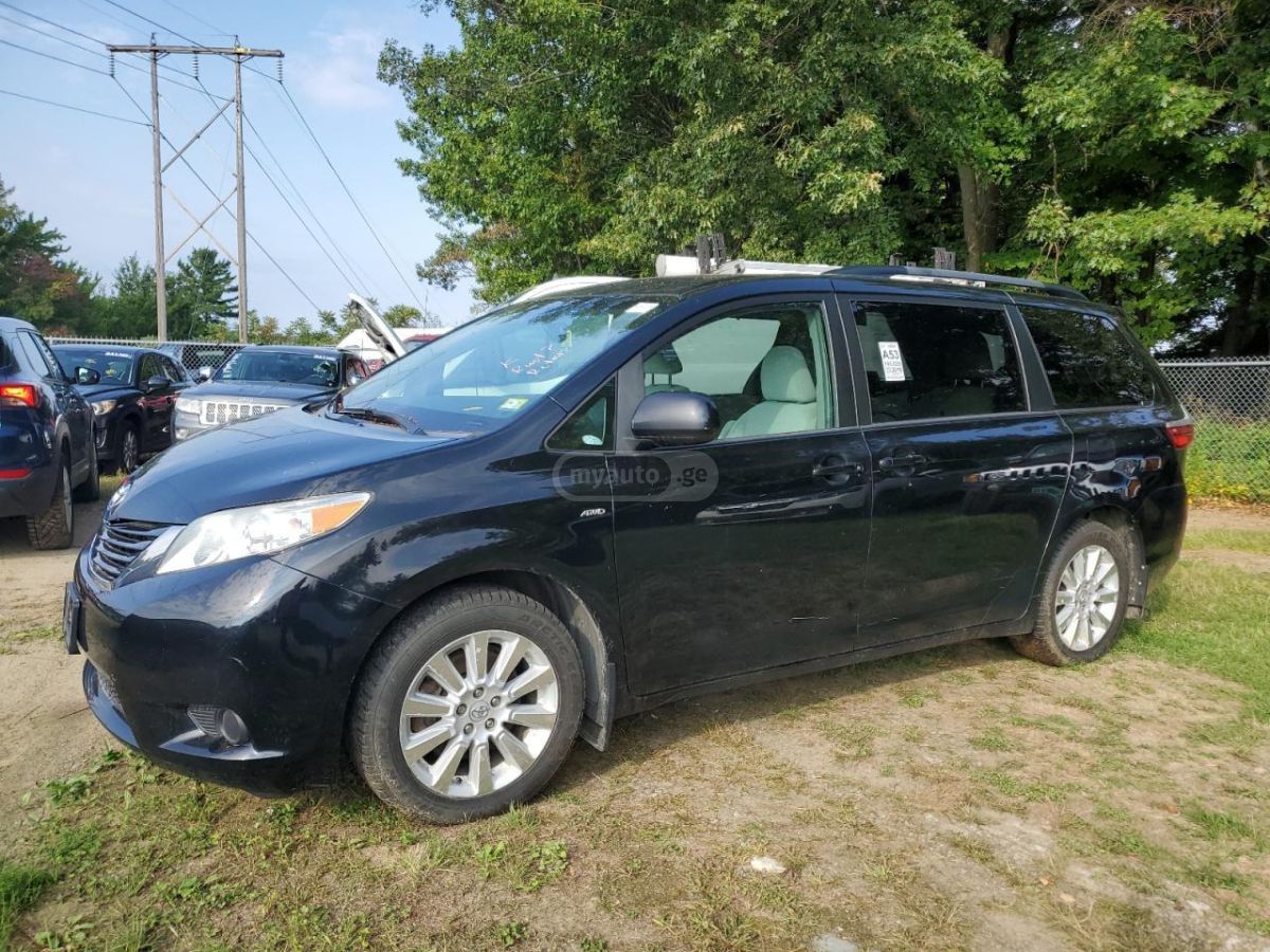Toyota Sienna 2016 — photo 2