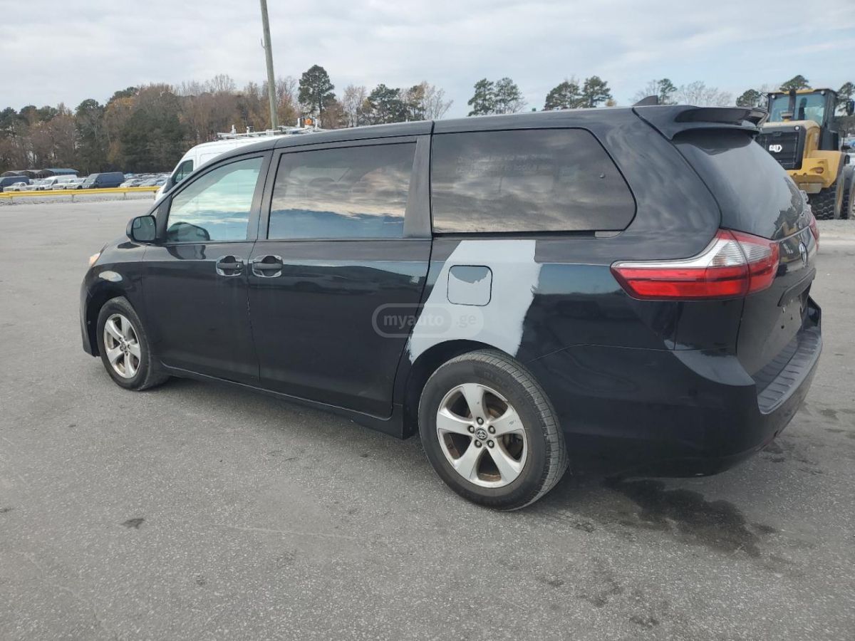 Toyota Sienna 2020 — photo 2
