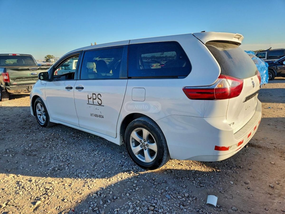 Toyota Sienna 2020 — photo 2