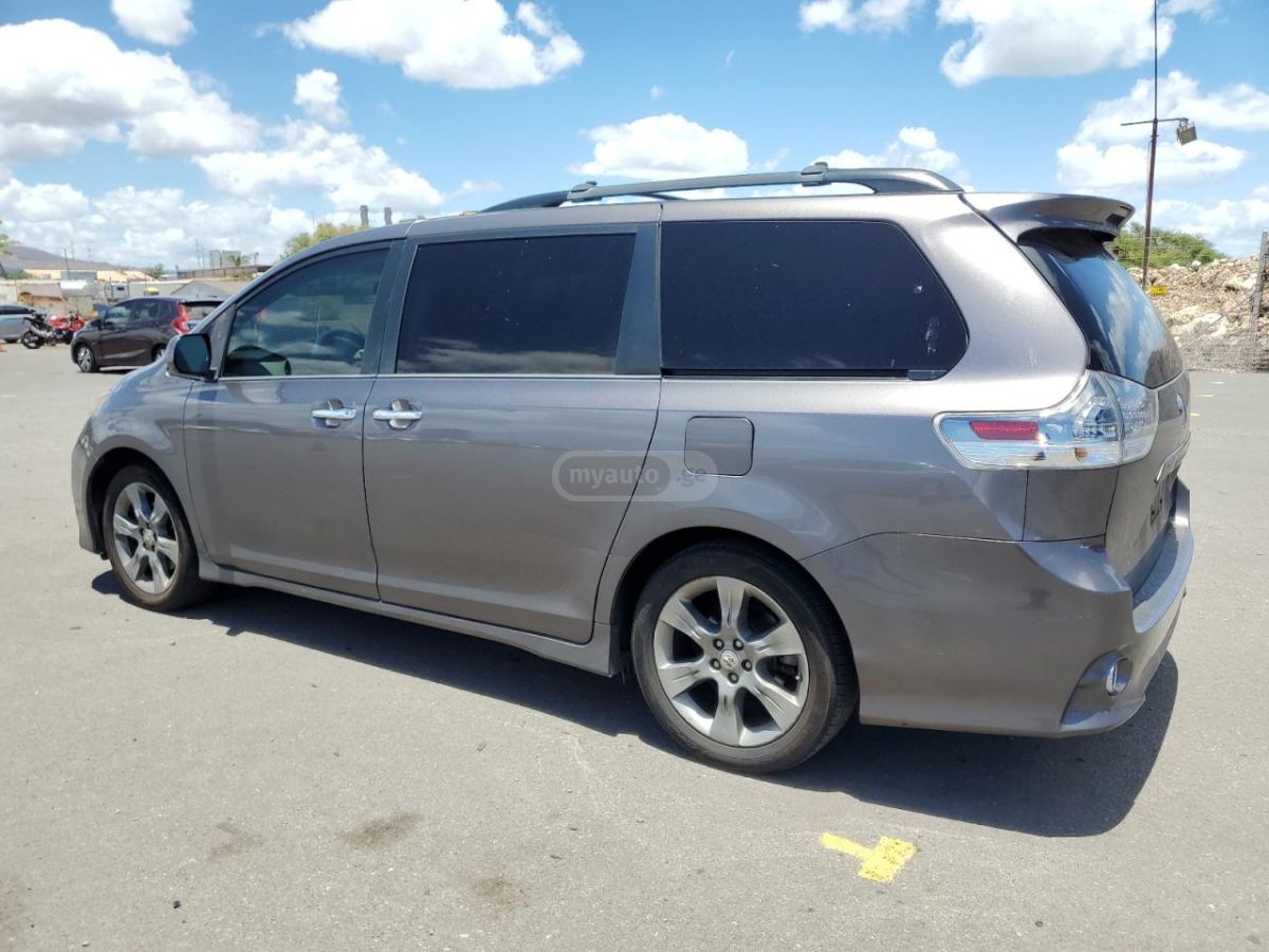 Toyota Sienna 2014 — photo 2