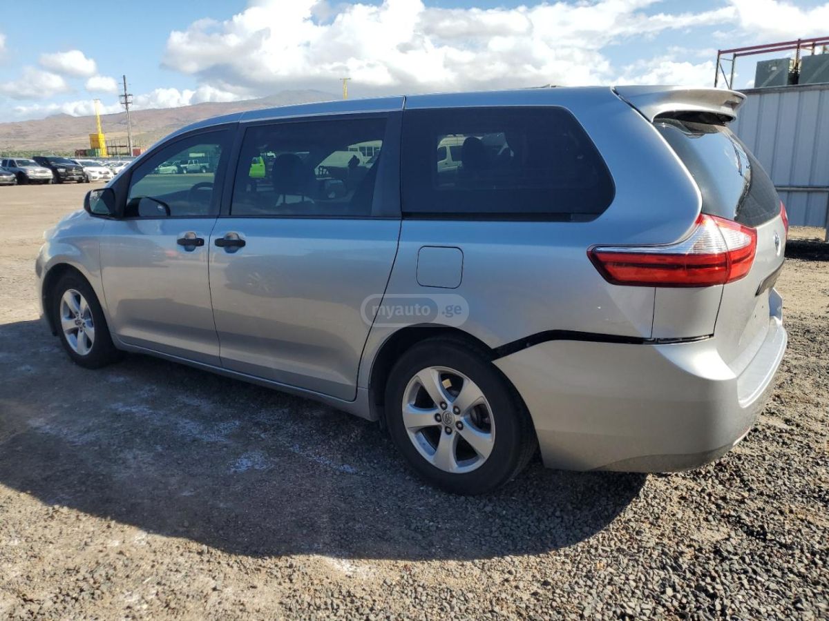 Toyota Sienna 2015 — photo 2