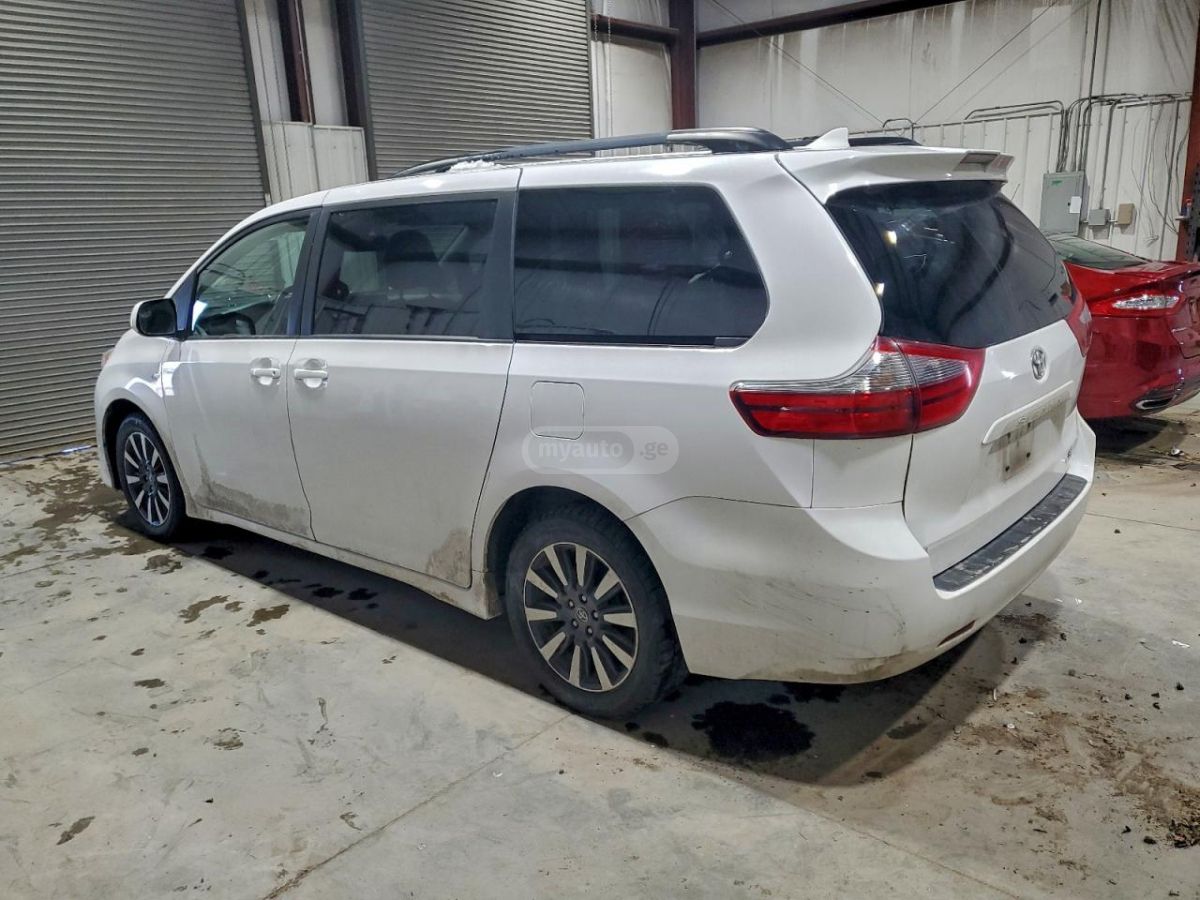 Toyota Sienna 2020 — photo 2