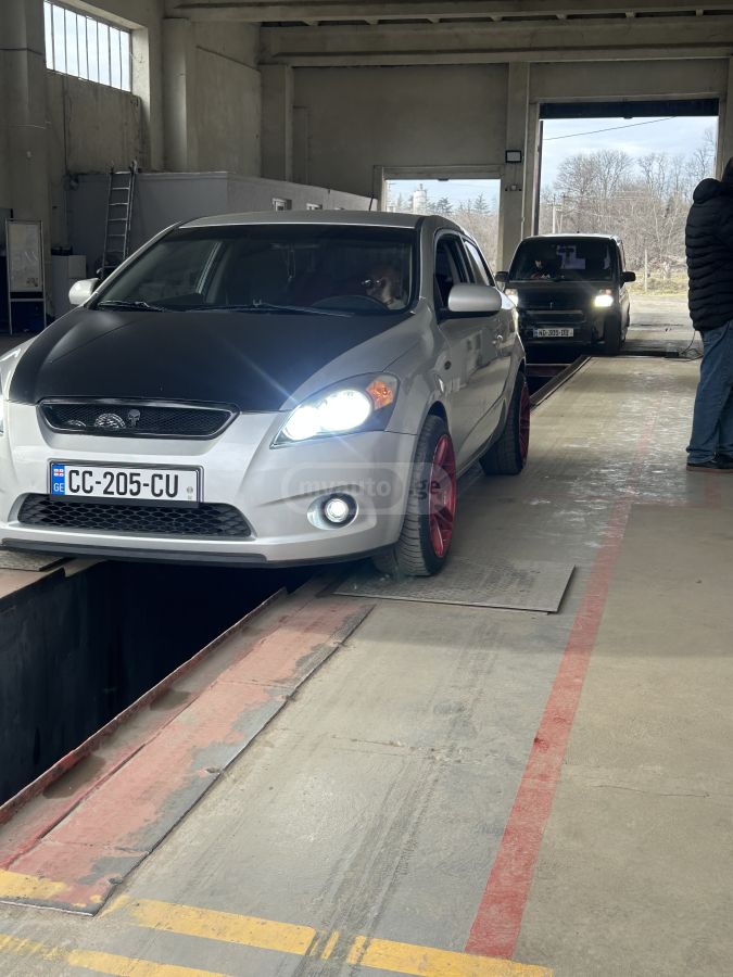 Kia Ceed 2010 — photo 2